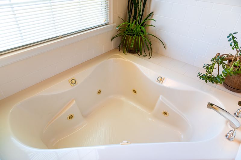 Space-efficient Corner Tub